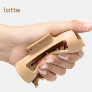 Mello Cloud Claw Clip Classic in Latte